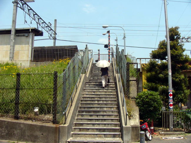 神ノ木駅へ登る階段